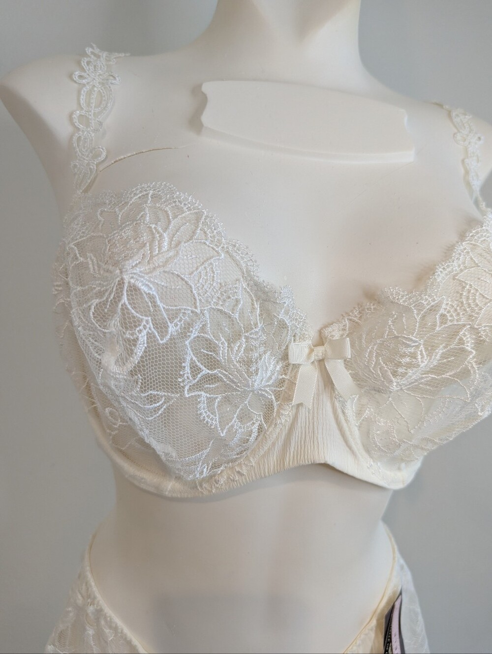 Simone Perele Bagatelle Ivory Lace Bra & Boyshort Set 36E / L NWT - Picture 3 of 12